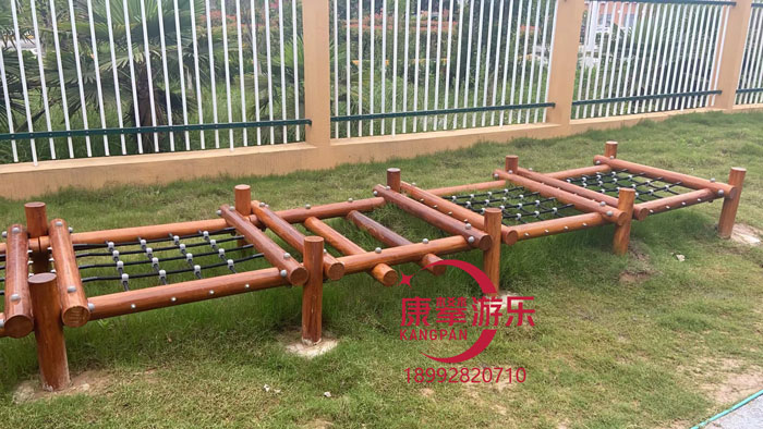 幼兒園木質(zhì)攀爬網(wǎng)