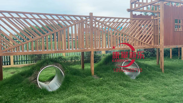 木質(zhì)設(shè)施不銹鋼滑梯