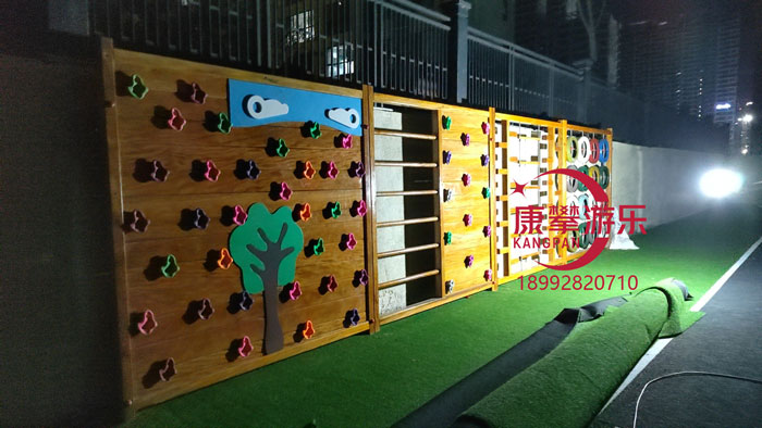 幼兒園木質(zhì)攀爬網(wǎng)