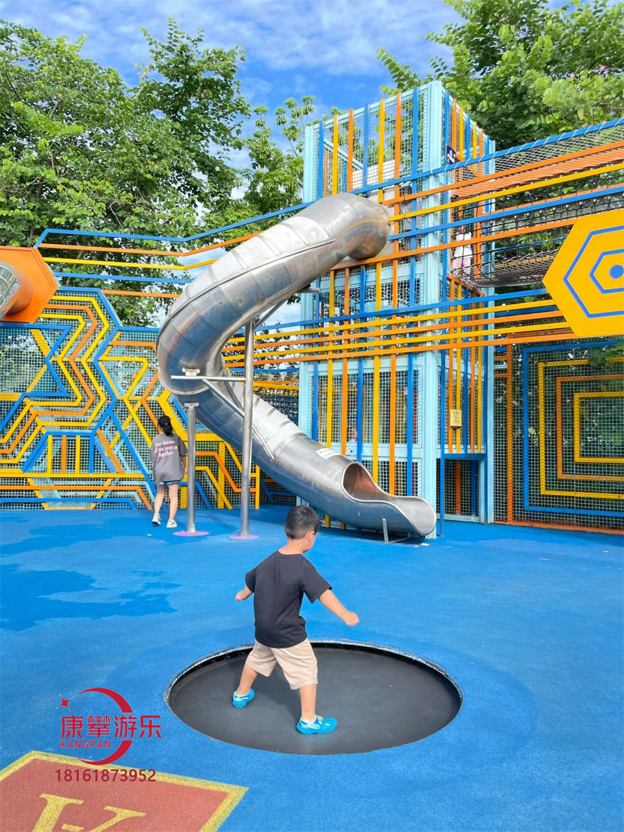 不銹鋼滑梯設(shè)備