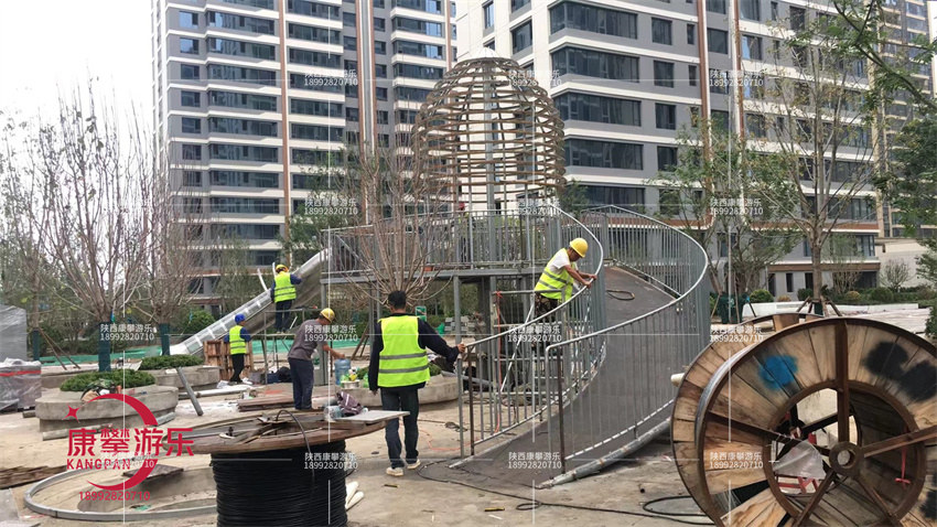 陜西渭南小區(qū)非標(biāo)兒童游樂設(shè)施現(xiàn)場